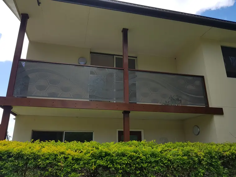 A one-off wave and hexagon design on an upstairs balcony.