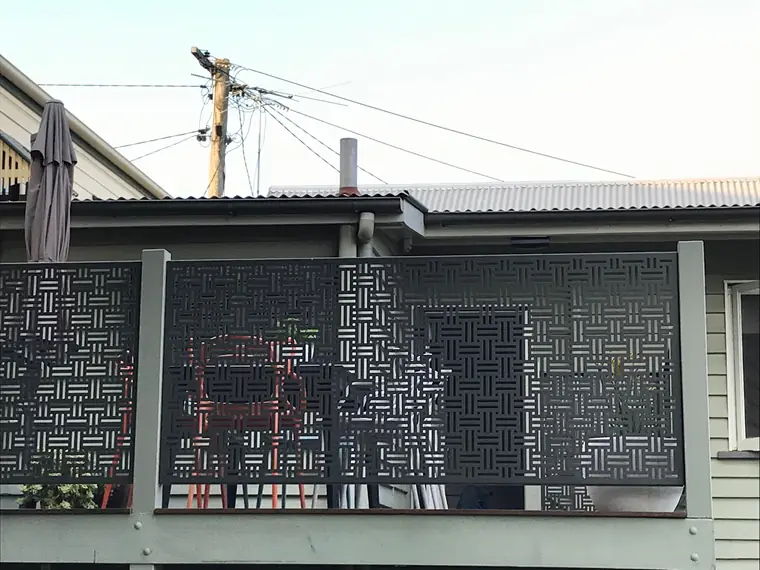 The same Weave design along a verandah.